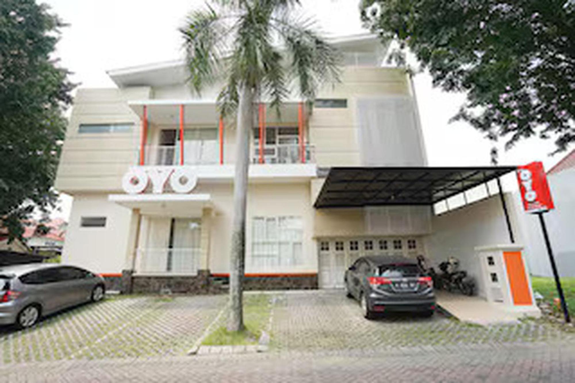 Oyo 782 Menjangan Residence At Citraland 1 Сурабая Екстер'єр фото