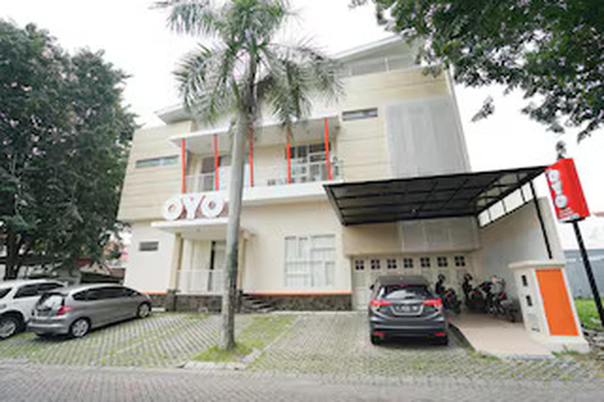 Oyo 782 Menjangan Residence At Citraland 1 Сурабая Екстер'єр фото